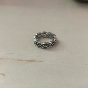 sliver ring with design